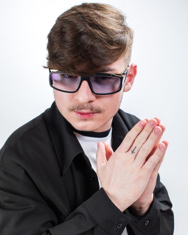 images Intervista a Luca Ramogida, il giovane neomelodico che spopola su youtube  