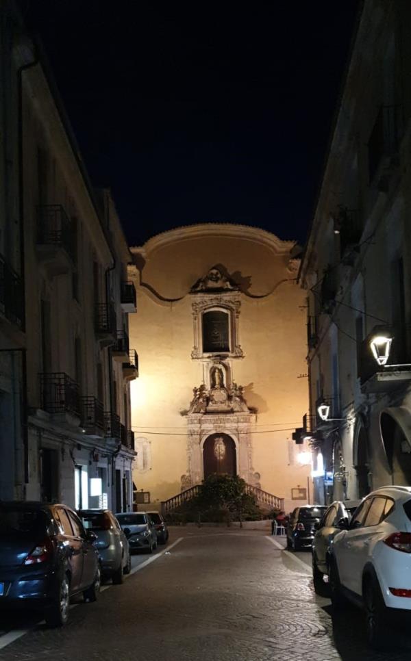Le luci a led nel centro storico di Catanzaro non convincono i residenti: "Poca illuminazione" images Le luci a led nel centro storico di Catanzaro non convincono i residenti: "Poca illuminazione"
