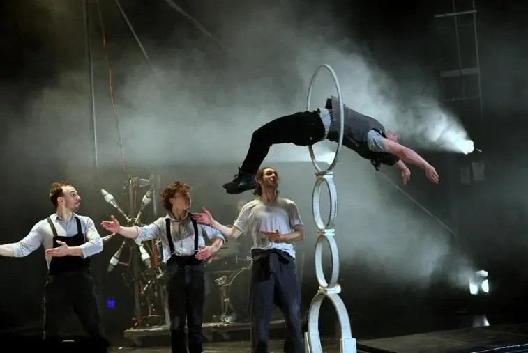 Festival d'autunno, grande successo al Politeama per la Machine de cirque show images Festival d'autunno, grande successo al Politeama per la Machine de cirque show