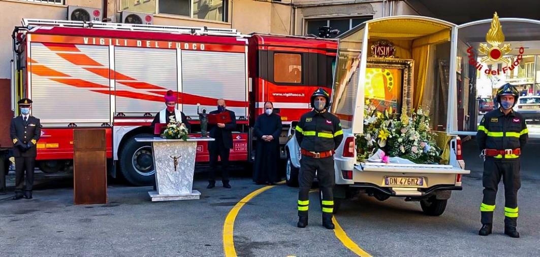 Cosenza. Cerimonia con l'icona della Madonna del Pilerio al Comando dei Vigili del fuoco images Cosenza. Cerimonia con l'icona della Madonna del Pilerio al Comando dei Vigili del fuoco