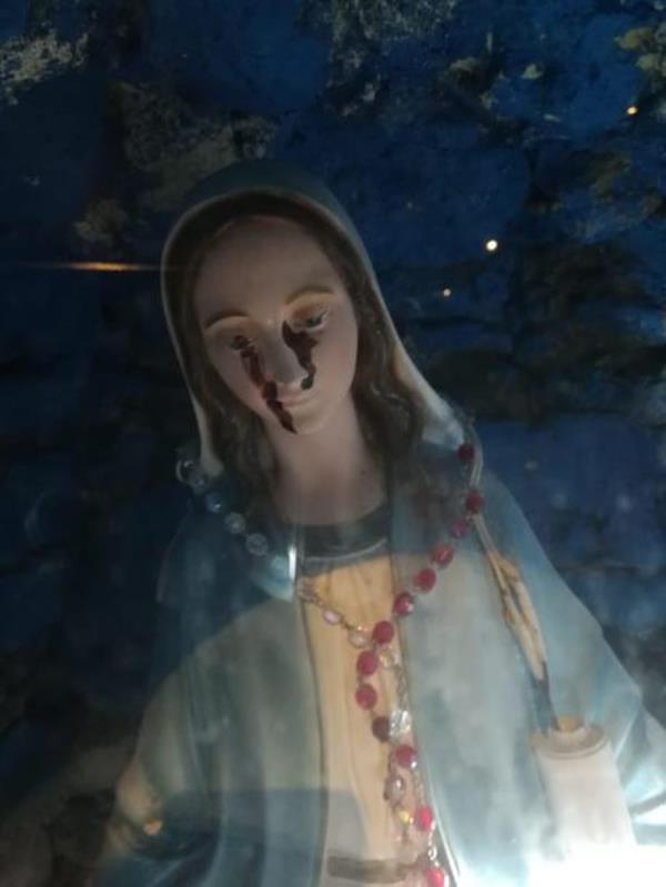 images La statua della Madonna 'piange' a San Gregorio d'Ippona, avviati gli accertamenti 
