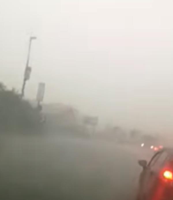 Maltempo. Bomba d'acqua a Sellia Marina: strade e piazze allagate images Maltempo. Bomba d'acqua a Sellia Marina: strade e piazze allagate