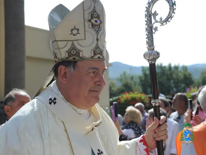 images Abramo Customer Care, la solidarietà di mons Maniago