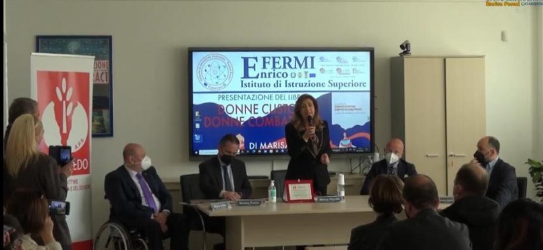 Catanzaro, presentato al "Fermi" l'ultimo libro di Marisa Manzini: "Bisogna conoscere la 'Ndrangheta per combatterla" images Catanzaro, presentato al "Fermi" l'ultimo libro di Marisa Manzini: "Bisogna conoscere la 'Ndrangheta per combatterla"