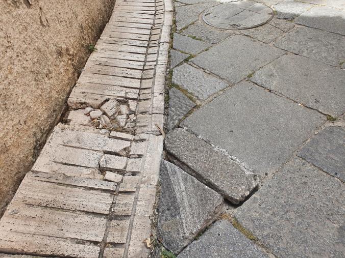 Catanzaro. Gironda chiede il ripristino del tratto del marciapiede a larghetto Educandato   images Catanzaro. Gironda chiede il ripristino del tratto del marciapiede a larghetto Educandato