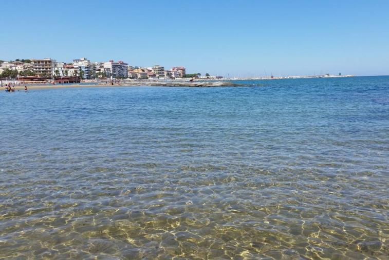images Bandiere blu, in Calabria salgono a 17: le nuove arrivate sono Caulonia e Isola di Capo Rizzuto