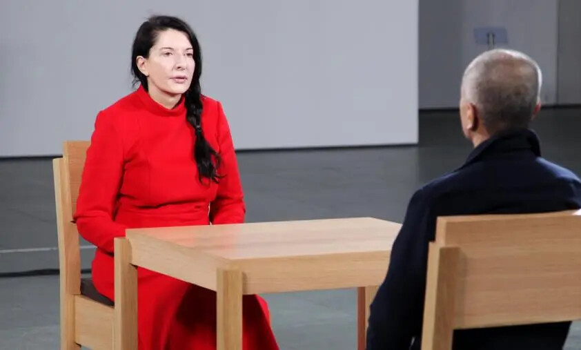 images Intervista esclusiva a Marina Abramovic: la "Giovanna d’Arco dell’arte"