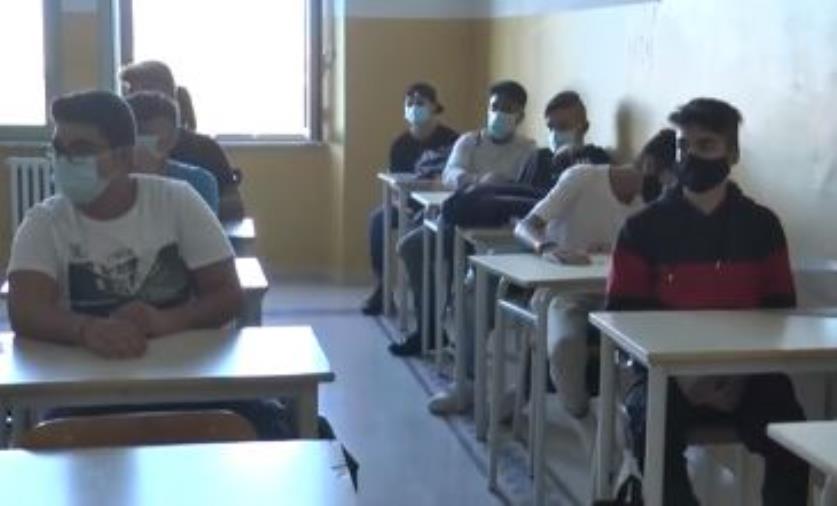 Il sottosegretario alla Salute Andrea Costa: "Con questi numeri a settembre in classe senza mascherine" images Il sottosegretario alla Salute Andrea Costa: "Con questi numeri a settembre in classe senza mascherine"