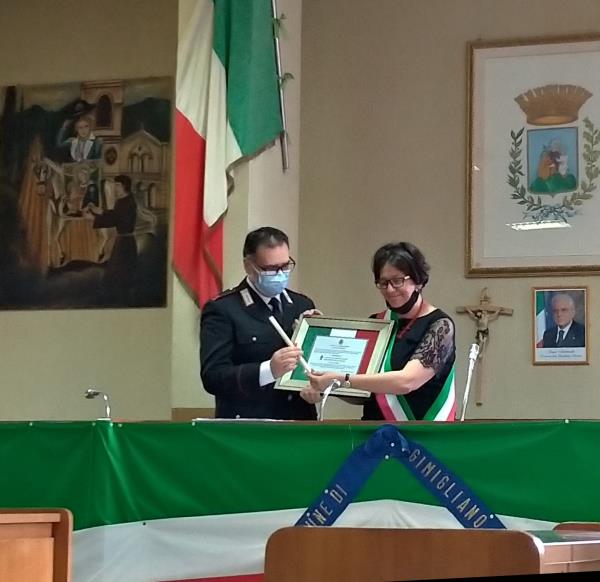 Gimigliano saluta il maresciallo Mazzone: dopo 22 anni lascia il comando della stazione al collega Cerpella images Gimigliano saluta il maresciallo Mazzone: dopo 22 anni lascia il comando della stazione al collega Cerpella