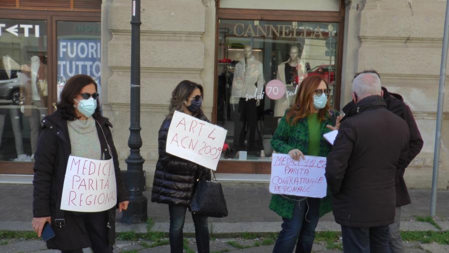 Tagliate le indennità dei medici del 118 di Catanzaro: "Siamo vittime di disparità con le altre Asp" images Tagliate le indennità dei medici del 118 di Catanzaro: "Siamo vittime di disparità con le altre Asp"