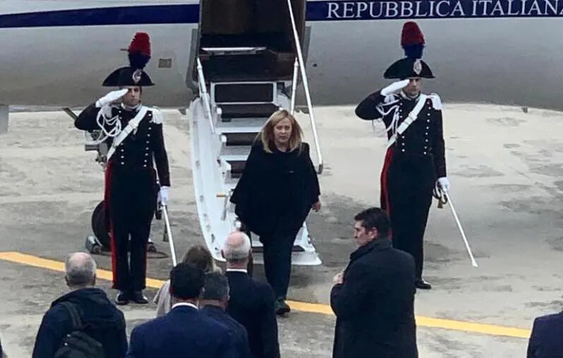 images Giorgia Meloni e il Governo atterrano a Crotone: le immagini