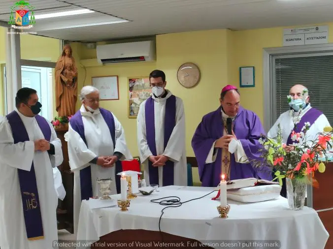 Celebrata dal vescovo la messa nel reparto di Oncologia di Lamezia Terme  images Celebrata dal vescovo la messa nel reparto di Oncologia di Lamezia Terme