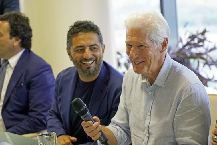 images Richard Gere a Catanzaro, a La Nuova Calabria: "Del cinema si è perso il senso di comunità" (VIDEO)