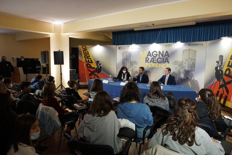 Da 'Il Collegio' il prof Andrea Maggi incontra i ragazzi al 'Magna Graecia Experience' images Da 'Il Collegio' il prof Andrea Maggi incontra i ragazzi al 'Magna Graecia Experience'