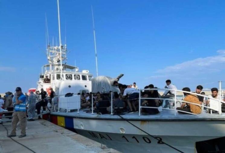Hotspot di Crotone al collasso, quasi mille migranti in 24 ore e casi di scabbia images Hotspot di Crotone al collasso, quasi mille migranti in 24 ore e casi di scabbia