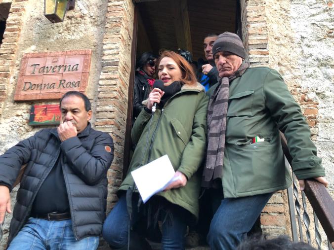 images Le Sardine si ritrovano a Riace per la "Festa della diversità" con Lucano. Jasmine Cristallo: "Simbolo di accoglienza" 