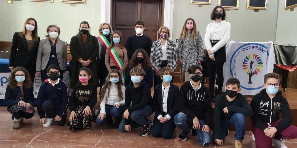 Catanzaro, proclamata a Palazzo de Nobili la prima mini-sindaca dell’istituto comprensivo “Don Milani” images Catanzaro, proclamata a Palazzo de Nobili la prima mini-sindaca dell’istituto comprensivo “Don Milani”