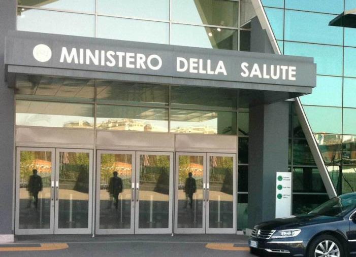 images "E' illegittimo", i ministeri bacchettano Longo per un decreto. Lui replica: "Rientra fra i miei poteri, non lo revoco"