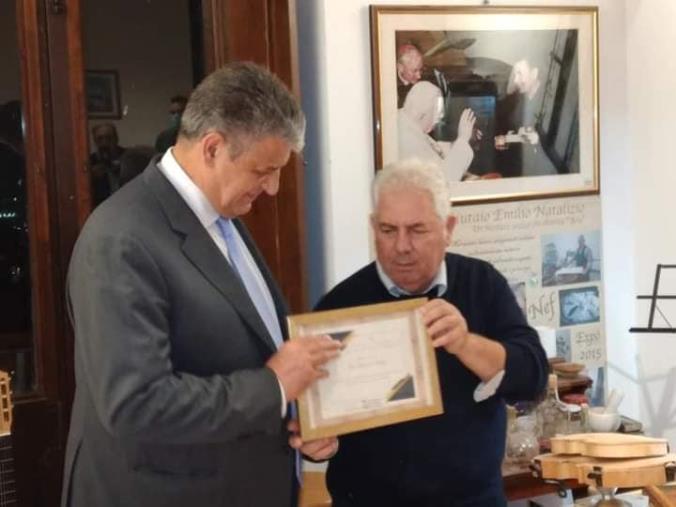 Al prof Misaggi la tessera d'oro n. 2. "Il prossimo incontro a Milano, per parlare della tenacia dei calabresi" images Al prof Misaggi la tessera d'oro n. 2. "Il prossimo incontro a Milano, per parlare della tenacia dei calabresi"