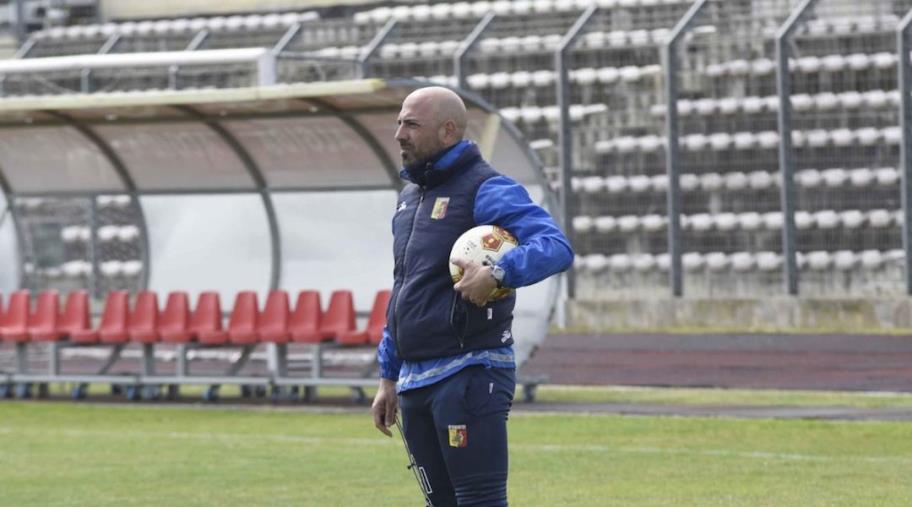 images Us Catanzaro 1929, il tecnico Calabro prima del big match con il Bari: "Arriva una squadra ferita ma pur sempre forte"