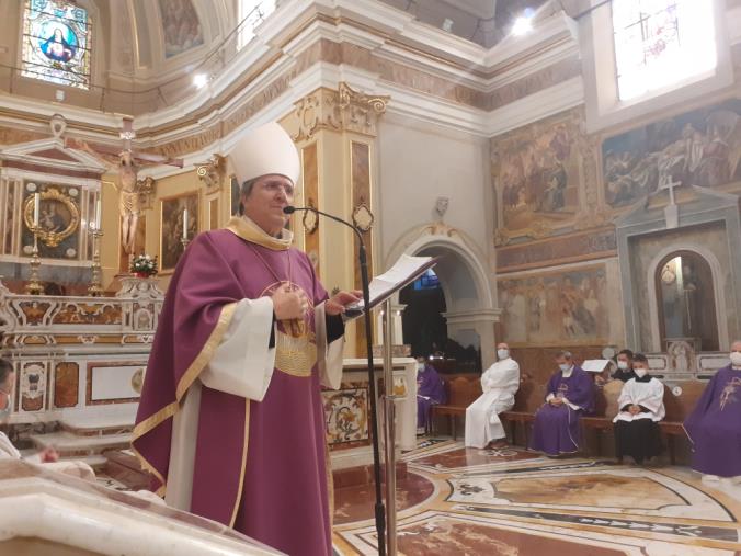 images Il messaggio di Natale del vescovo di Cassano, mons. Savino: "La politica deve profumare di umano"