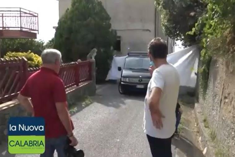 images Tragedia a Paola. Quattro morti per le esalazioni del mosto d'uva 