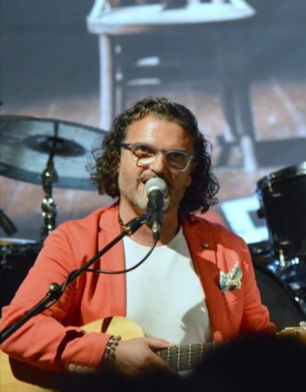 "Così è la vita. Ottantotto passi di storia": Nino Stellittano presenta a Reggio Calabria il nuovo progetto letterario-musicale
 images "Così è la vita. Ottantotto passi di storia": Nino Stellittano presenta a Reggio Calabria il nuovo progetto letterario-musicale