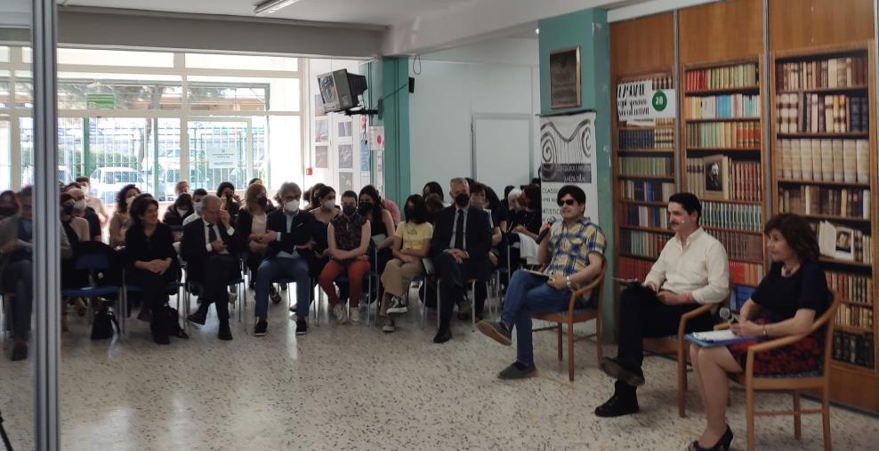 Lamezia Terme, al liceo "Fiorentino" serata di  cultura, arte e sorrisi
  images Lamezia Terme, al liceo "Fiorentino" serata di  cultura, arte e sorrisi