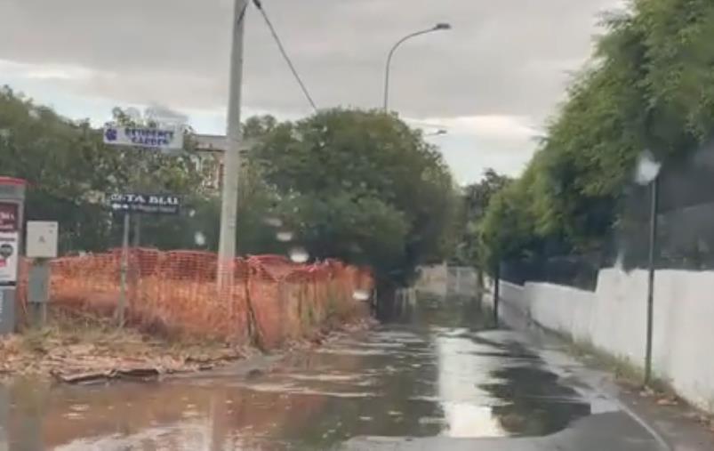 images Un violento nubifragio si è abbattuto sulla fascia ionica: a Sellia Marina strade allagate