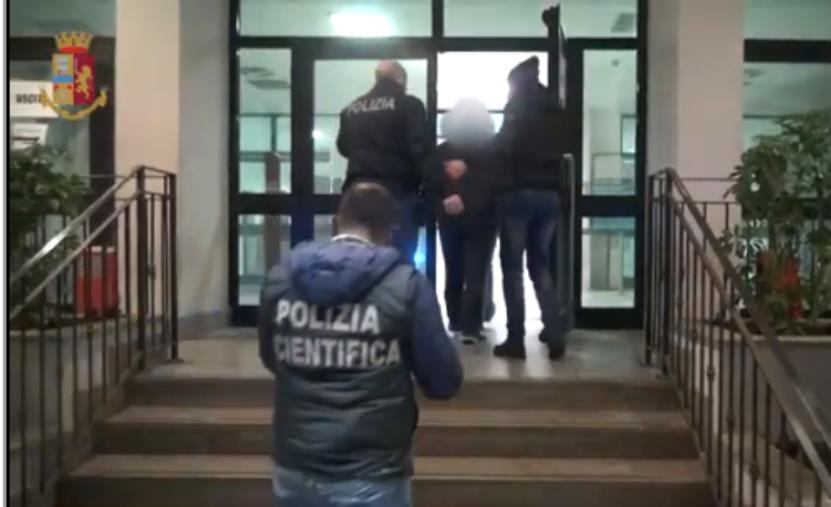 images Operazione "Nuovo Corso". Il pizzo all'imprenditore si chiedeva tra i banchi del Duomo di Reggio 