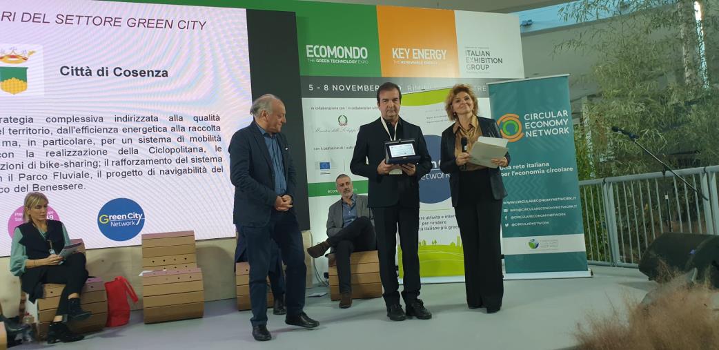 La croce, simbolo di fede e di arte per l'umanità images La croce, simbolo di fede e di arte per l'umanità