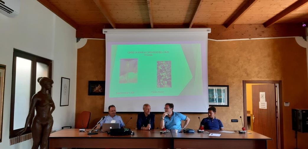 Zagarise, al via il corso di assaggio dell'olio di oliva images Zagarise, al via il corso di assaggio dell'olio di oliva