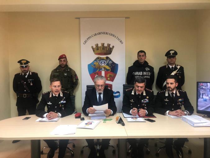 Operazione "Euno": ecco come venivano sfruttati i braccianti agricoli extracomunitari nei campi di raccolta di agrumi nella Piana di Gioia Tauro (VIDEO) images Operazione "Euno": ecco come venivano sfruttati i braccianti agricoli extracomunitari nei campi di raccolta di agrumi nella Piana di Gioia Tauro (VIDEO)