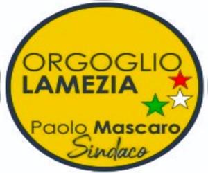 images Il sindaco Muccari fa pulire la strada tra Squillace Lido e Copanello: "Non ci servono elemosine"