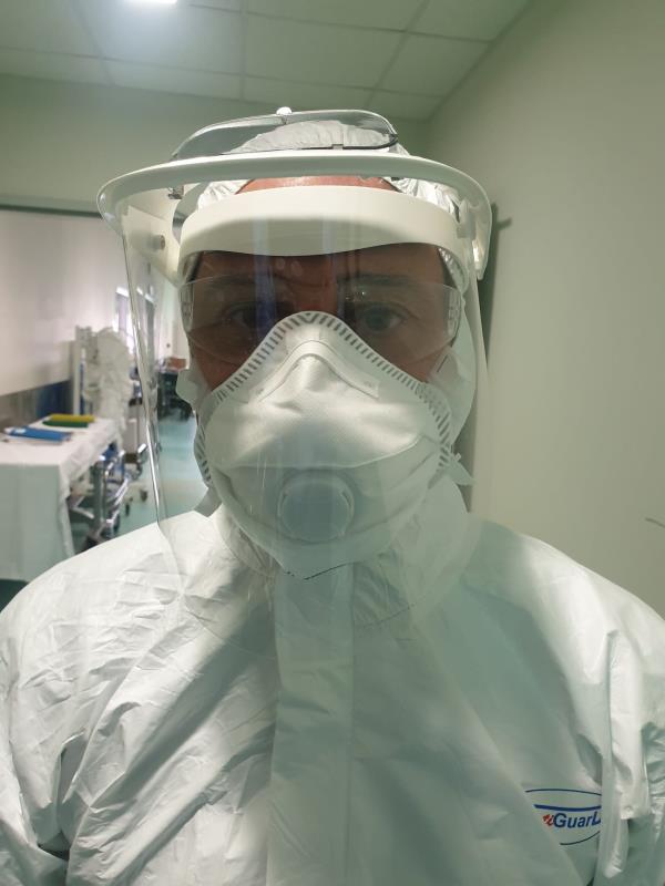 Coronavirus. La storia di Paolo Leone, medico catanzarese in trincea a Bergamo: "Siamo allo stremo, cerchiamo di salvare più vite possibili" images Coronavirus. La storia di Paolo Leone, medico catanzarese in trincea a Bergamo: "Siamo allo stremo, cerchiamo di salvare più vite possibili"
