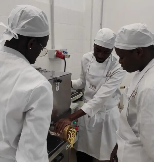 images La storia di Sadia, Adama e Madi: arrivati col barcone, oggi fondano un pastificio nel Cosentino