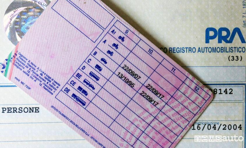 images Stato Teocratico, il racconto di una vittima di una truffa: "Patenti false e documenti per uscire dall'Italia"
