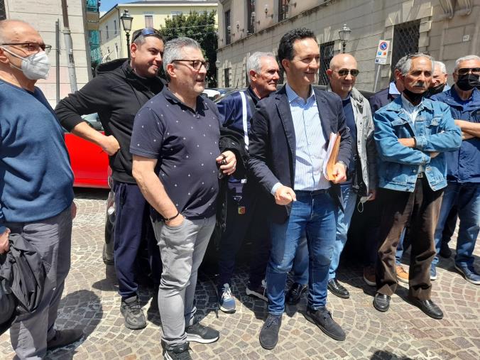 Caso pontili a Catanzaro, gli 'Amici del porto' "incontrano" il Comune: "Ancora è tutto fermo, le nostre aziende sono in ginocchio" images Caso pontili a Catanzaro, gli 'Amici del porto' "incontrano" il Comune: "Ancora è tutto fermo, le nostre aziende sono in ginocchio"