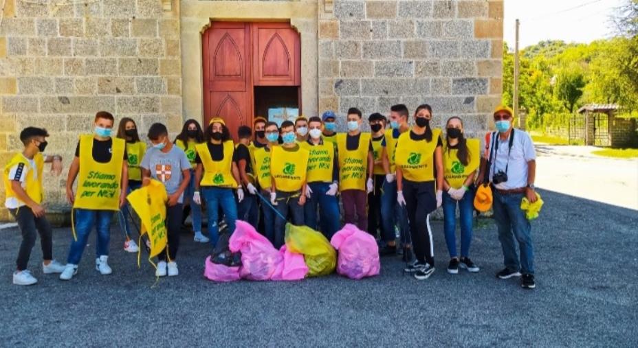 Legambiente "pulisce il mondo", tanti giovani e volontari in azione anche in Calabria images Legambiente "pulisce il mondo", tanti giovani e volontari in azione anche in Calabria