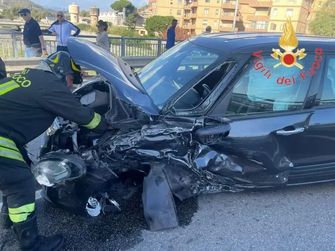 images Catanzaro, incidente nel quartiere Lido: ferita e trasportata in ospedale una ragazza  