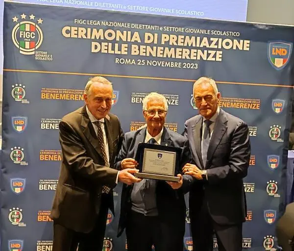 images Premio speciale alla Carriera dalla Figc per Nino Cosentino
