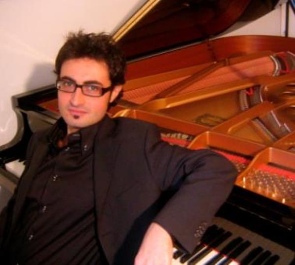 Il pianista cosentino Angelo Arciglione debutta a Bologna, per 'Conoscere la Musica' sulle note di Schumann e Chopin  images Il pianista cosentino Angelo Arciglione debutta a Bologna, per 'Conoscere la Musica' sulle note di Schumann e Chopin
