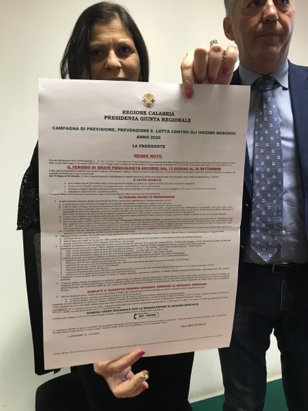 Piano regionale di prevenzione e lotta contro gli incendi boschivi 2020. La presidente Santelli si appella "alla coscienza civica dei calabresi" (VIDEO) images Piano regionale di prevenzione e lotta contro gli incendi boschivi 2020. La presidente Santelli si appella "alla coscienza civica dei calabresi" (VIDEO)