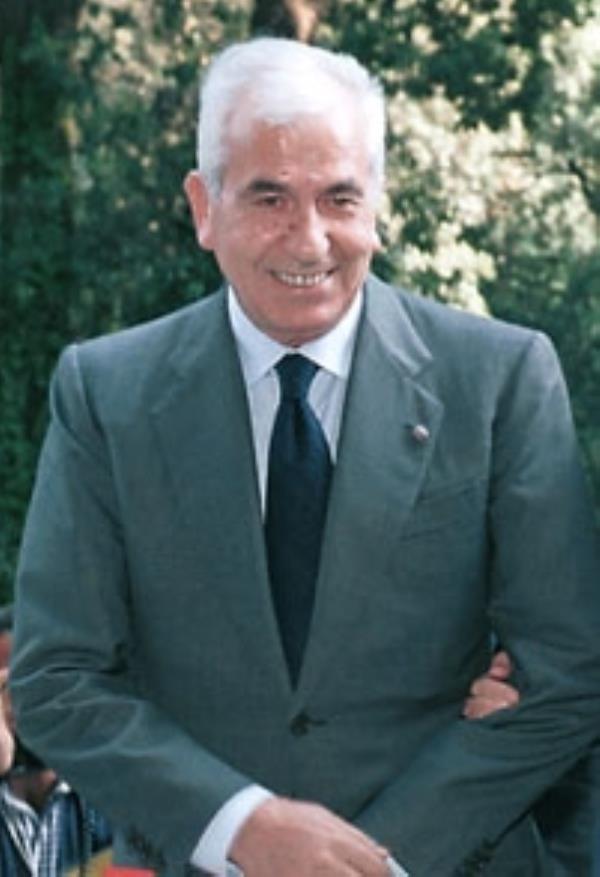 Addio a Pietro Larizza. Il ricordo di Mario Saccà images Addio a Pietro Larizza. Il ricordo di Mario Saccà