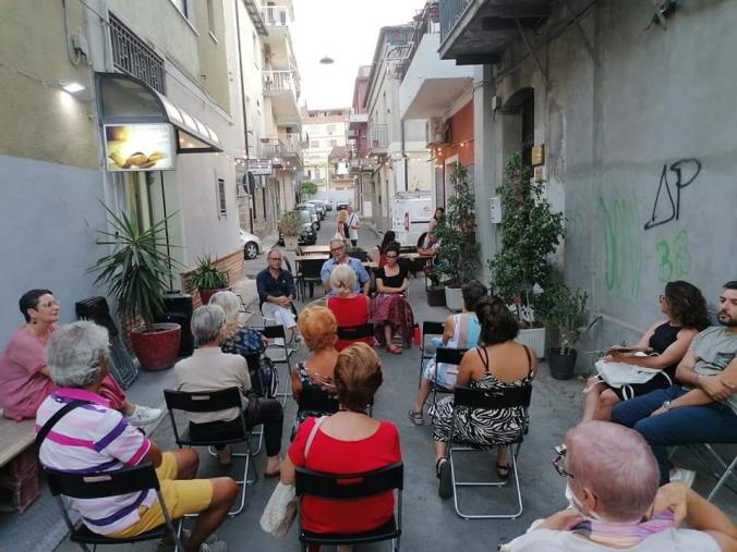 Soverato, gli anni '70 e l'emigrazione raccontati dallo scrittore Francesco Pileggi images Soverato, gli anni '70 e l'emigrazione raccontati dallo scrittore Francesco Pileggi