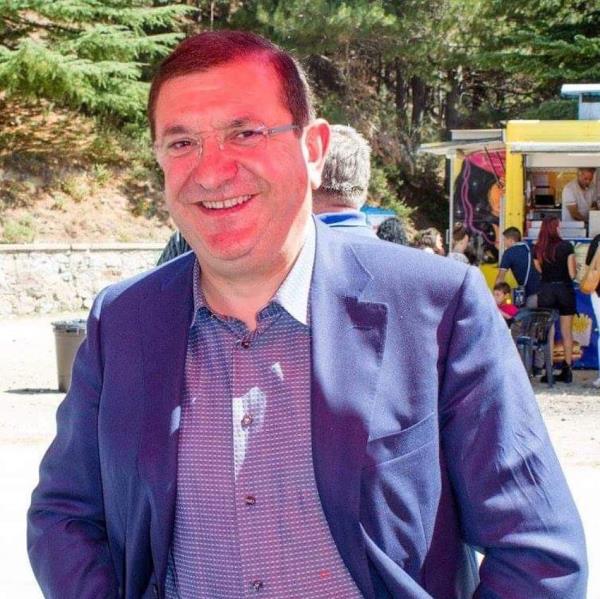 images L'ex sindaco di San Giovanni in Fiore: "Calabria unica Regione a non pagare i vaccini desensibilizzanti per le punture dì imenotteri"