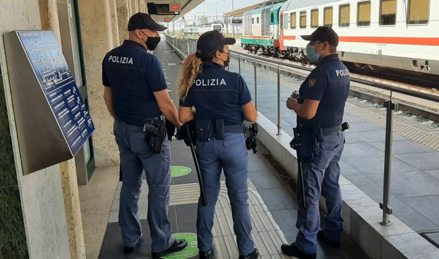 images Sfuggiva a un ordine di carcerazione per rapina: arrestato a Locri dalla Polfer un 49enne romano