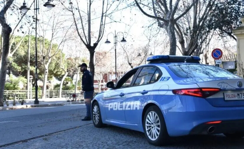 Musica oltre i limiti in un locale di Crotone: sequestrate le apparecchiature, denunciato il titolare e il musicista images Musica oltre i limiti in un locale di Crotone: sequestrate le apparecchiature, denunciato il titolare e il musicista