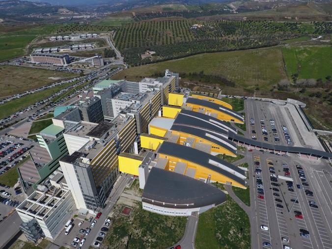 images Covid, grave una giovane donna al Policlinico: partorisce un bimbo prematuro rimasto al Pugliese di Catanzaro