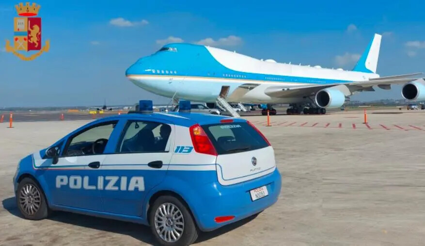 images Troppo nervoso a bordo dell'auto (rubata) nel parcheggio dell’aeroporto di Lamezia: denunciato